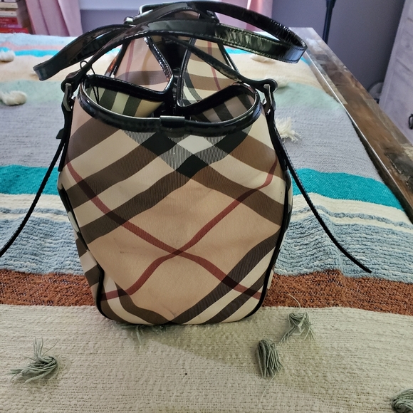 🎈🎈Burberry tote🎈🎈 - Picture 2 of 10